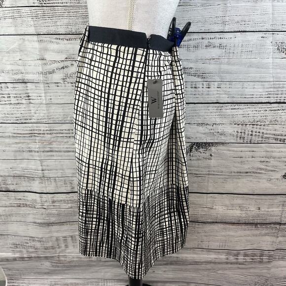 Worthington Skirt size 10 Ivory Black Plaid Pleated Knee A Line Stretch Modest - Picture 6 of 8